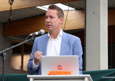 Minister Jo Brouns prees Vlaanderen als 'kwaliteitsvolle groentetuin'. In tijden van geopolitieke onrust is letterlijk 'je eigen boontjes doppen' belangrijker dan ooit.