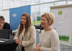 Het ministerie van Landbouw in Vlaanderen promoot de Kennisportefeuille die telers gesubsidieerd wordt aangeboden. 32 dienstverleners bieden via de Kennisportefeuille hun diensten aan. Populair zijn klimaatscans en energieadvies.