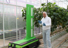 Thomas Hoeterickx (Octiva) bij hun UV-C-robot.