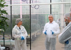 Leonie Hogendonk en Jonas De Win (De Ruiter) vertellen over waarom het voor een veredelingsbedrijf belangrijk is dicht op technologische ontwikkelingen te zitten.