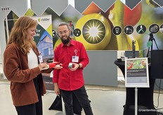 Bij Tomatoworld is begin dit jaar ook het Robo- en Datalab geopend. RoboHouse ontwikkelde samen met Koppert en Octiva een robot om zakjes biologie te plaatsen. Thomas de Boer van RoboHouse geeft Myrthe Wiersma van 30MHz alvast wat uitleg over de robot die in de tomatenkas gaat rijden binnenkort.