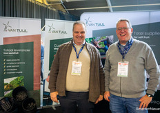 Bijzondere nieuwigheden bij Van Tuijl, aldus Nico den Hartog en Frits van Duijn, die dol is op foto's