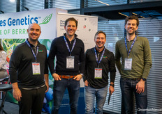 Tommy Devos en Dustin Zamecnik van het Canadese EZ Grow met Wouter en Thijmen van den Bosch, Bosch Growers