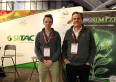 Lennart Schouten en Harry Schouten (ISA CropCare). Nieuw is Magsimize. Het product helpt planten bij de opname van magnesium.