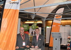 Rovero met Jan van Hemert en Jelmer Pool Onder de Air Vent van 4.40 breed in samenwerking met Grow-Tec helemaal doorontwikkeld voor een optimale ventilatie in de overdekte teelt en optimaal teeltresultaat doordat er 4 rijen onder passen