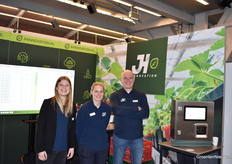 JH Innovation BV is nieuw op de aardbeiendag Jack Huijsmans, Julie van den Nobelen en Fanny Peek verzorgen arbeidsregstraties en personeelsbeheer