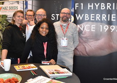 ABZ Seeds met Yolande van der Thiel, Frank van der Aar, Marc van Wanroij, Anoma Lokossou en Robbie Gieslink. Zij veredelen al 35 jaar enkel aardbeien uit zaad en hebben hierin een unieke marktpositie. Ook op het gebied van floral zijn ze marktleider, aardbeienplanten zijn namelijk ook heel geschikt als sierplant en zijn in allerlei kleuren verkrijgbaar