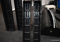 Nieuwe teelt bak van Beekenkamp, 13 liter ipv 15 liter om veel potgrond, veen en kokos te kunnen besparen, maar nog steeds passend op dezelfde teeltgoten