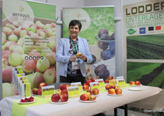 Eniko Barakonyi (Artevos) schilt nog maar een appeltje om te proeven.