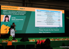 Het ‘under cover’-congres ging in het Pools, met AI-vertaling voor wie de taal niet machtig is. De echte diehards probeerden op die manier toch waardevolle informatie van de Poolse sprekers te bemachtigen. Zaterdag was er ook een Engelstalig congres over aardbeien, met veel meer publiek.