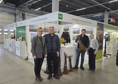 Monika, Pieter, Peter en Julia Cornelissen (Cornelissen Fruit en Boomkwekerijen). Het Nederlandse bedrijf is al sinds 2005 actief in Polen. De laatste circa tien jaar is men op gaan schalen. Het sorteren van de in Nederland geproduceerde onderstammen vindt plaats in Polen.