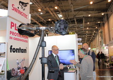 Volker Dietrich van Swingtec ingesprek met bezoekers