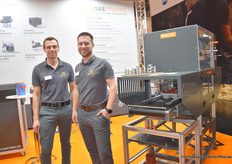 Sebastian Vogler en Benjamin Reichel met hun Twirling Machine