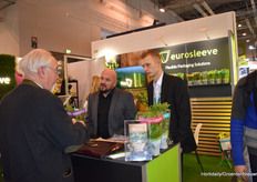 Druk in gesprek op de stand van Eursleeve
