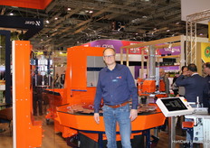 Jeffrey Benne (Javo) was druk bezig iedereen van advies te voorzien. De nieuwe potmachines hebben niet alleen een nieuwe kleur. Ze zijn ook modulair te schakelen en schikt voor data gebruik voor de teler.