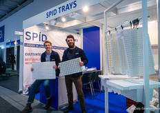 Een hattrick voor team SPID: eerst de Sival, toen de IPM en nu nog de Fruit Logistica. Maar zelfs op vrijdag kunnen Martin Accoceberry en Jeremy Pousse nog lachen!