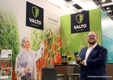 Nelson Perez (Valto) met het bekende product V10.