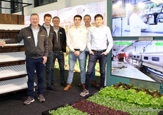 Light4Food en Triple Green Innovation samen op een stand, gefocust op slateelt op water.
