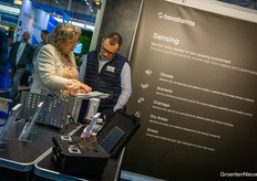 Felix Kirchstein van Hexafarms heeft er de afgelopen weken behoorlijk wat beurzen opzitten, maar dat houdt hem niet tegen om vol enthousiasme te blijven uitleggen over hun systeem