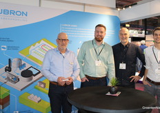 Sam Karreman en Mark Schelfaut van Lubron deel de een stand met de heren aan de rechter kant