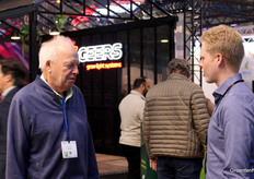 Gerrit Vermeer (Newplant) in gesprek met Koen van Lith (Ledgnd). Gerrit kennen we onder meer van bijdragen over verdamping in de LED-teelt of discussieonderwerpen zoals GMO.