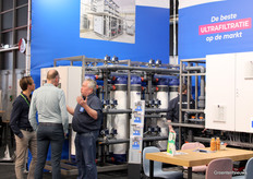 Jochum Genuit (Mienis Water). Wij gokken dat het hier over ultrafiltratie gaat :-).