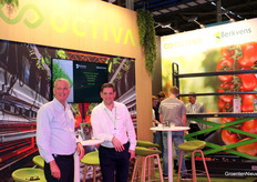 Jeroen de Kruijer en Patrick Dankers (Octiva) op de foto, terwijl Edwin Sol (Berkens) op de achtergrond uitleg geeft bij een buisraillift