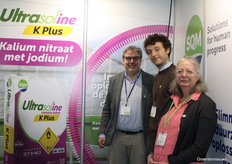 Koen Dhaeyer, Louis Mertens en Katja Hora (SQM) gaven ons uitvoerige uitleg over hun meststof noviteit. Alle spoorelementen kwamen er in voor.