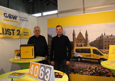 Andre van der berg en Joep van veen van Gemeente belang Westland. Voeren actie tegen verhoging van de BTW op bloemen en planten. Goed bezig heren!