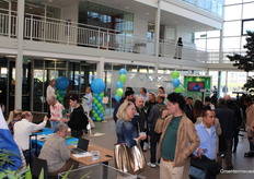 In de ontvangsthal van Het World Horti Center was het al direct lekker druk. Ook de parkeerplaatsen waren snel vol.
