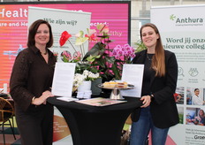 Margot van Veelen en Tara Romberg van Anthura bieden leuke stageplaatsen aan. Daarnaast hebben ze nog plek op de afdeling IT en het lab.