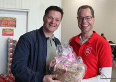 Jurnjan van den Bremer (MJ-Tech) en Jan van Genderen (Royal Berry). MJ-Tech verzorgt de vernevelingsinstallatie. Komende week met zonnig weer komt die weer goed van pas.