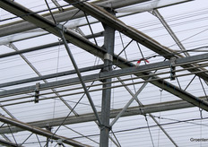 Wie oog heeft voor techniek ziet hier de vernevelingsinstallatie hangen.