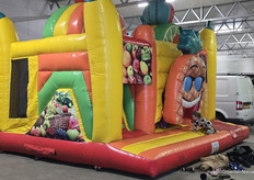 Een springkussen ontbrak niet op de open dag van Royal Berry in Egchel op 14 maart 2026.