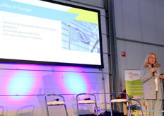 Als voorzitter van Glastuinbouw Nederland besprak Adri Bom-Lemstra zowel de lobbykant van het werk van de brancheorganisatie, als de innovatiekant, via o.a. Kas als Energiebron. Duidelijk is dat alsmaar nieuwe regels om innovatie van de sector vragen.