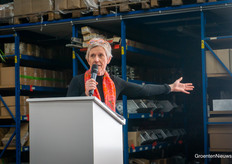 Bom Group heeft altijd veel aandacht gegeven aan licht in de kas en Silke Hemming, Wageningen UR, vertelt meer over het belang daarvan en over de innovatieve concepten die in samenwerking met Bom zijn ontwikkeld, zoals de winterlichtkas, en de realisatie van het nieuwe hightech onderzoekscentrum.