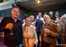 John en Pasquale Meijer kletsen bij met Sjaak Bakker, WUR