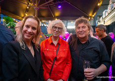 Karianne Boers en Marcel Schulte, Holland Gaas, met in het midden Annie van der Riet, AVAG