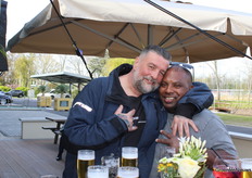 Zonnetje, biertje en proosten met je collega, Geweldig toch!