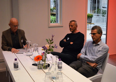 ... waarna hij aan tafel ging bij Wim Voogt (Wageningen University & Research) en ...