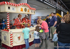 Jaaaa .... Clowns doen het goed. De rij is lang