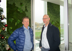 Vincent Dekker van HET Architectenbureau vertelde trots over onder meer het klimaatplafond waarmee het pand is uitgerust aan Peter Valentin van Presscon. 