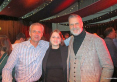 Danny Aldendorff (Colibrie-Lux) met dochter Ivana en Erwin van Lier van HBV Coatings.