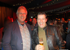 Twee oud-buurmannen op de foto: John van der Spek van JS Laadtechniek en Wim van der Voort van Spuitbedrijf R. van der Horst