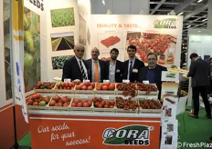Groepsfoto bij de Cora Seeds stand. Links Maurizio Bacchi, Angelo Crucitti, Enrico Tarabusi, Alessandro Bacchi en Enrico Rappuoli.