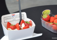 Jan en Birgitte van den Elzen van Aardbeien Drive-in J&B in Uden leverden aardbeiensoezen en ook smoothies voor alle bezoekers.