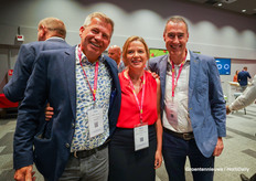 Wilfred Scheffers van Plantfactory / TomaTech met Julia Parrry en Alan Craig van A. Gomez.