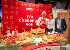 Op de foto met Linda Schenkeveld van Prominent en Arne van Aalst, van Koppert, altijd nog met een warm hart voor Prominent.