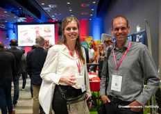 Renee Klaver en Mike Remmen van Enza Zaden.
