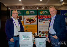 Richard van de Waart (Martin Stolze) en Wim Roosen (Dutch Plantin). Nieuw bij Dutch Plantin is Ozone20, een kokossubstraat waarin dieper in de mat er meer lucht zit zonder dat het substraat heel grof wordt.